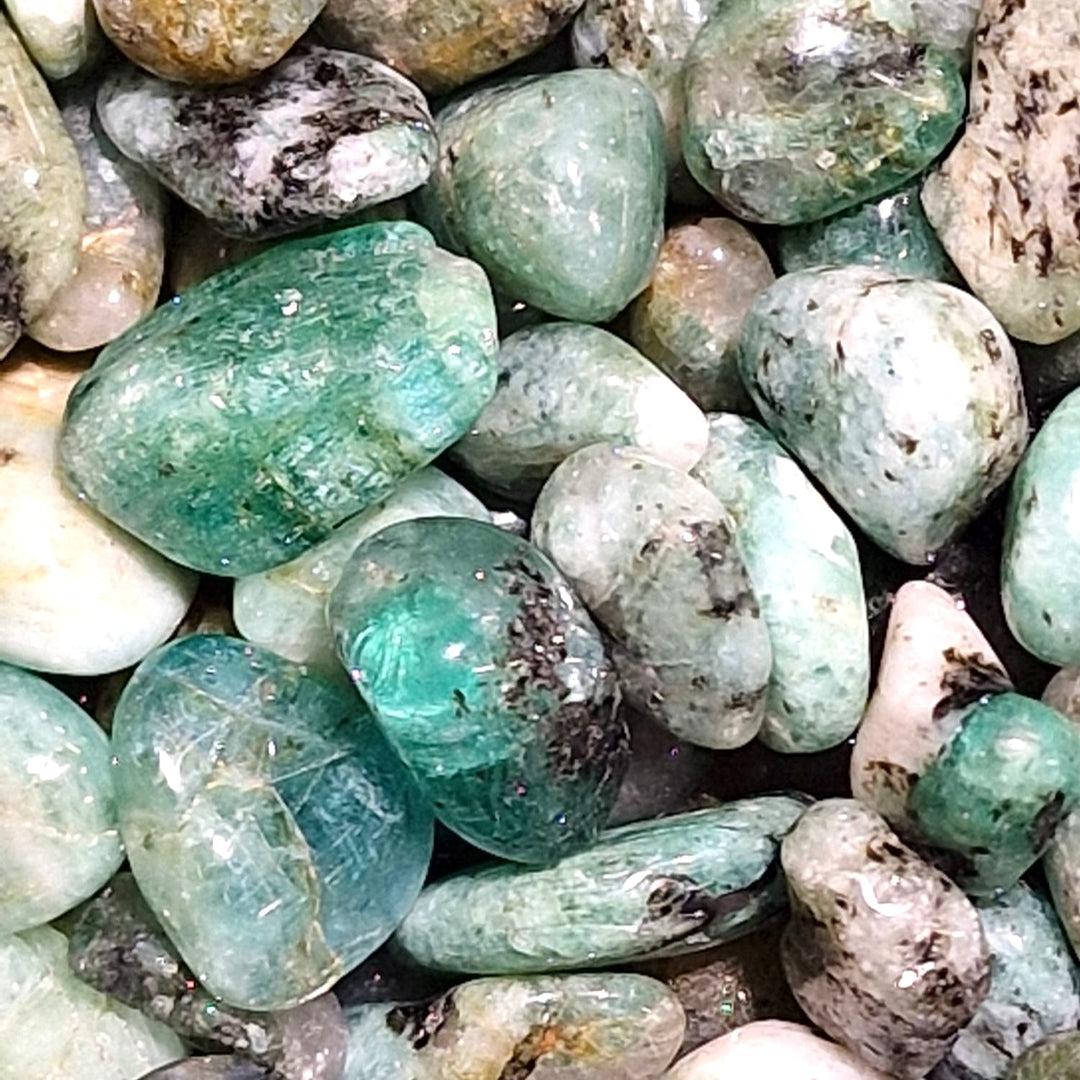 Emerald Mini Gem Chips – Embrace Prosperity and Heart Healing