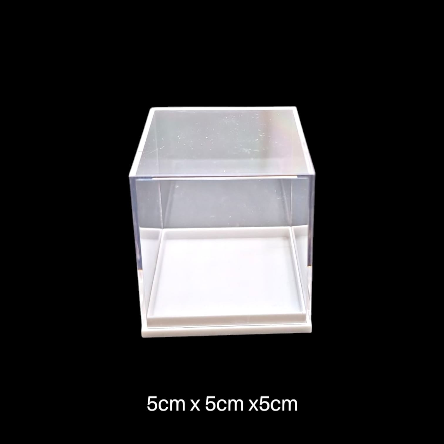GeoFossils Clear 5 cm cube plastic display box, ideal for showcasing and protecting specimen crystals or mineral samples.