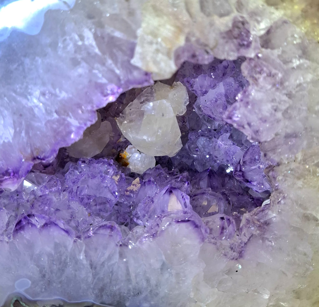 Amethyst Geode – Deep Purple Crystal Display for Protection & Spiritual Connection