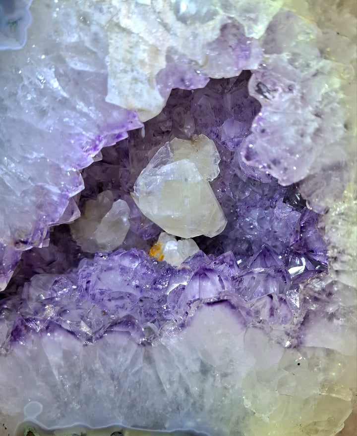 Amethyst Geode – Deep Purple Crystal Display for Protection & Spiritual Connection