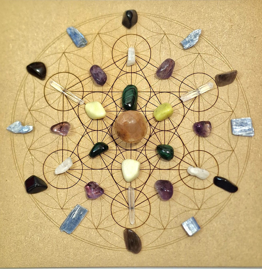 Lion’s Gate Portal grid board with Metatron’s Cube and Flower of Life, arranged with crystals including Citrine, Serpentine, Amethyst, and Moonstone.