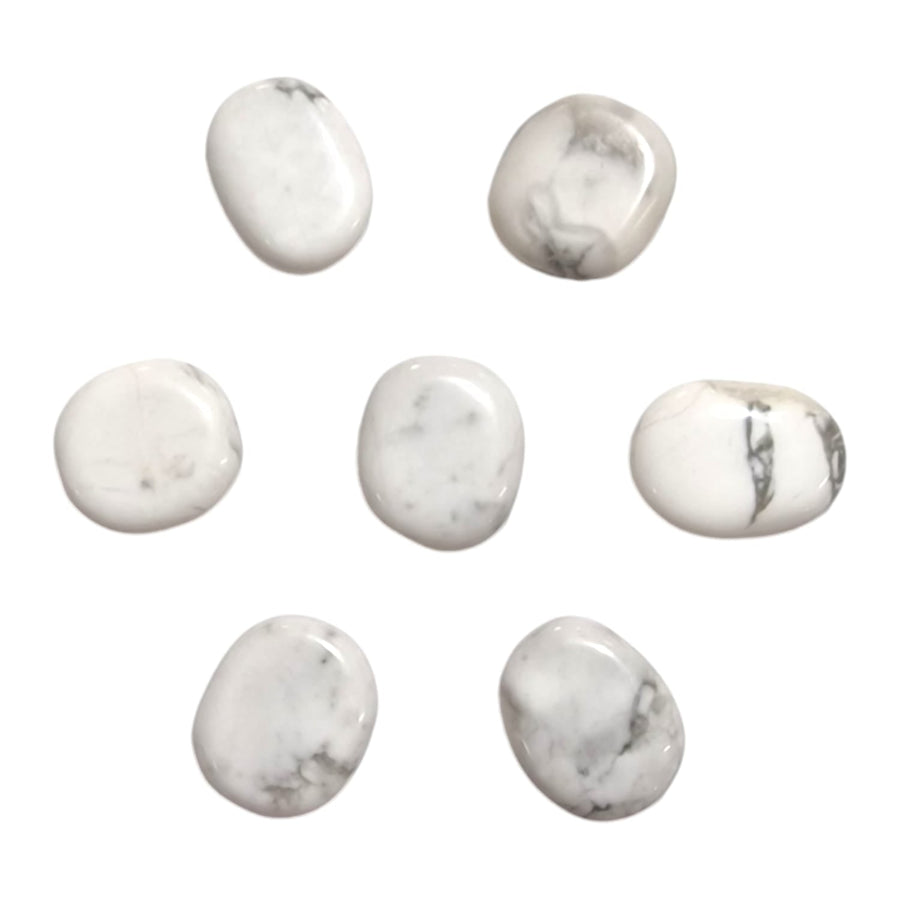 Howlite Mini Oval – a smooth white crystal with grey veins, known for promoting calm, emotional balance, and mental clarity. Ideal for stress relief and relaxation.