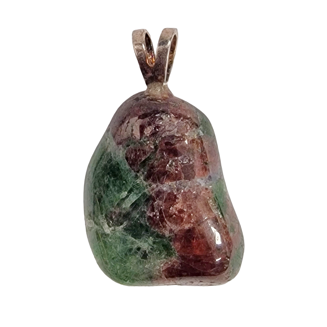 GeoFossils Eclogite Sterling Silver Pendant – Norwegian green and red gemstone in sterling silver setting – strength, transformation, and grounding jewellery – handmade in the UK.