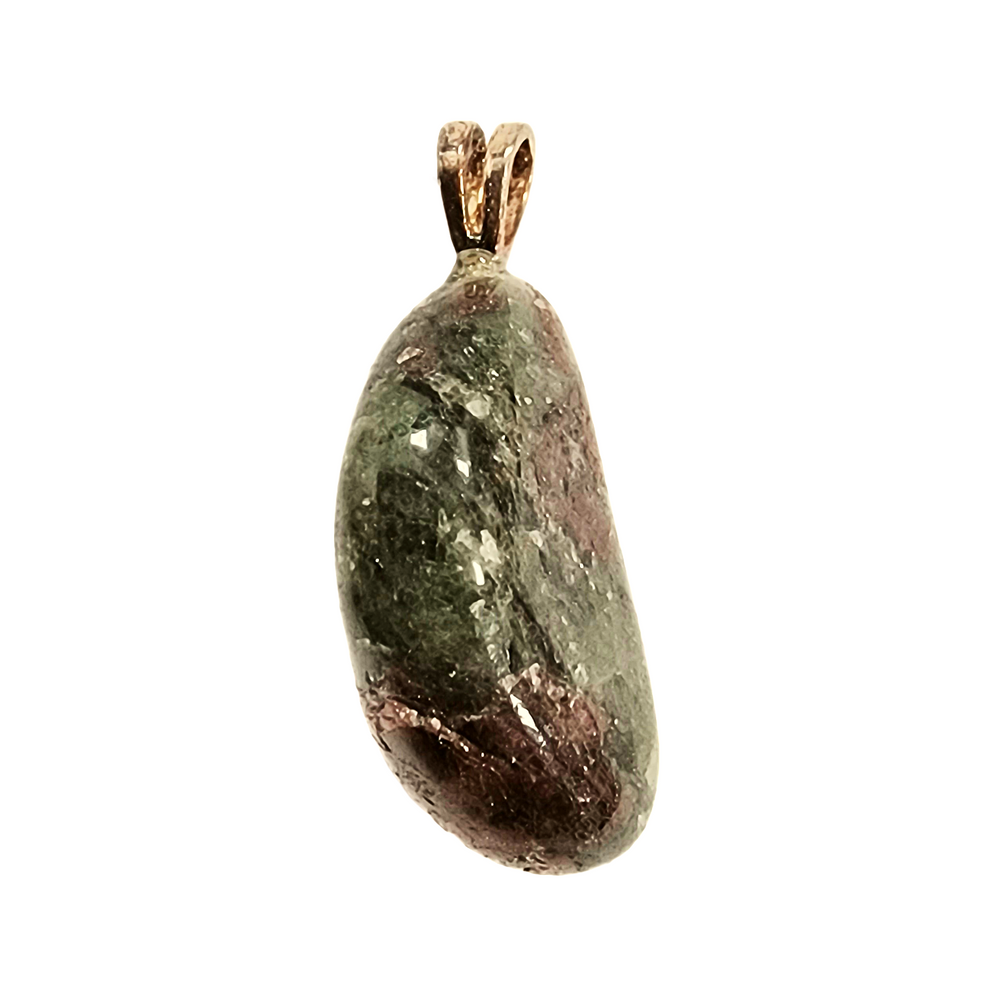 GeoFossils Eclogite Sterling Silver Pendant – Norwegian green and red gemstone in sterling silver setting – strength, transformation, and grounding jewellery – handmade in the UK.