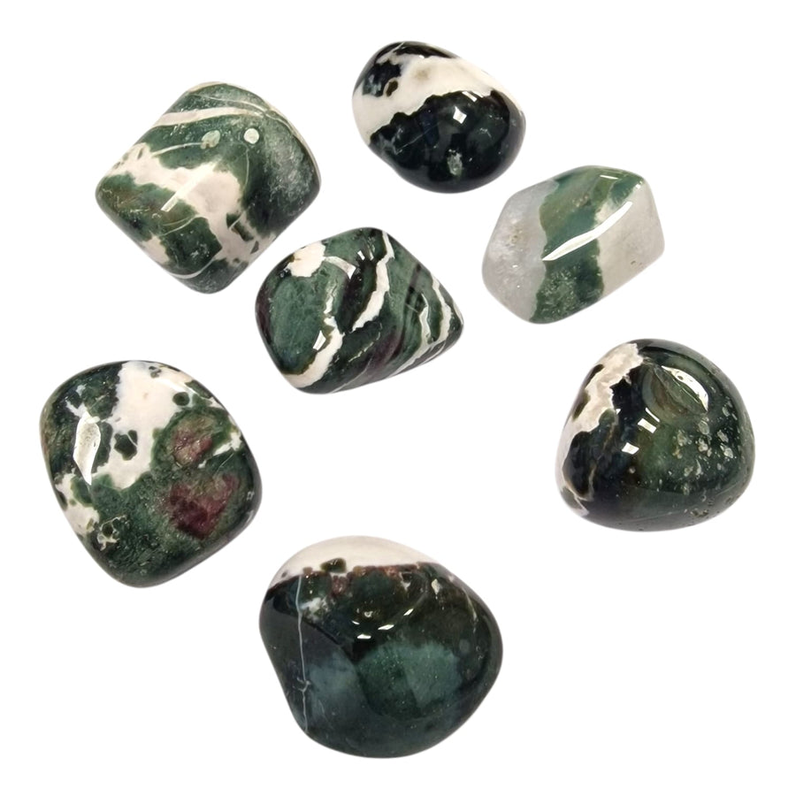 Green Sardonyx Tumble Stone – Strength, Balance and Heart-Centred Focus – polished tumble stone for crystal healing and meditation